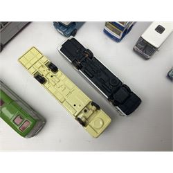 Corgi - twenty-three modern die-cast models of buses and coaches to include 35301, 35303, 35305 and 91916; mostly loose but nine boxed 