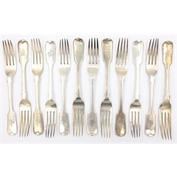 Set of twelve silver fiddle pattern dessert forks by Robert Stebbings London 1884 approx 20oz