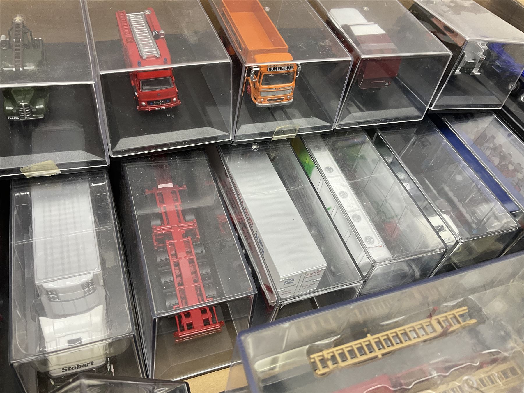 Thirty-two Oxford die-cast models including a Haulage Company Norfolkline limited editon model, lorries, fire engines etc (32) 