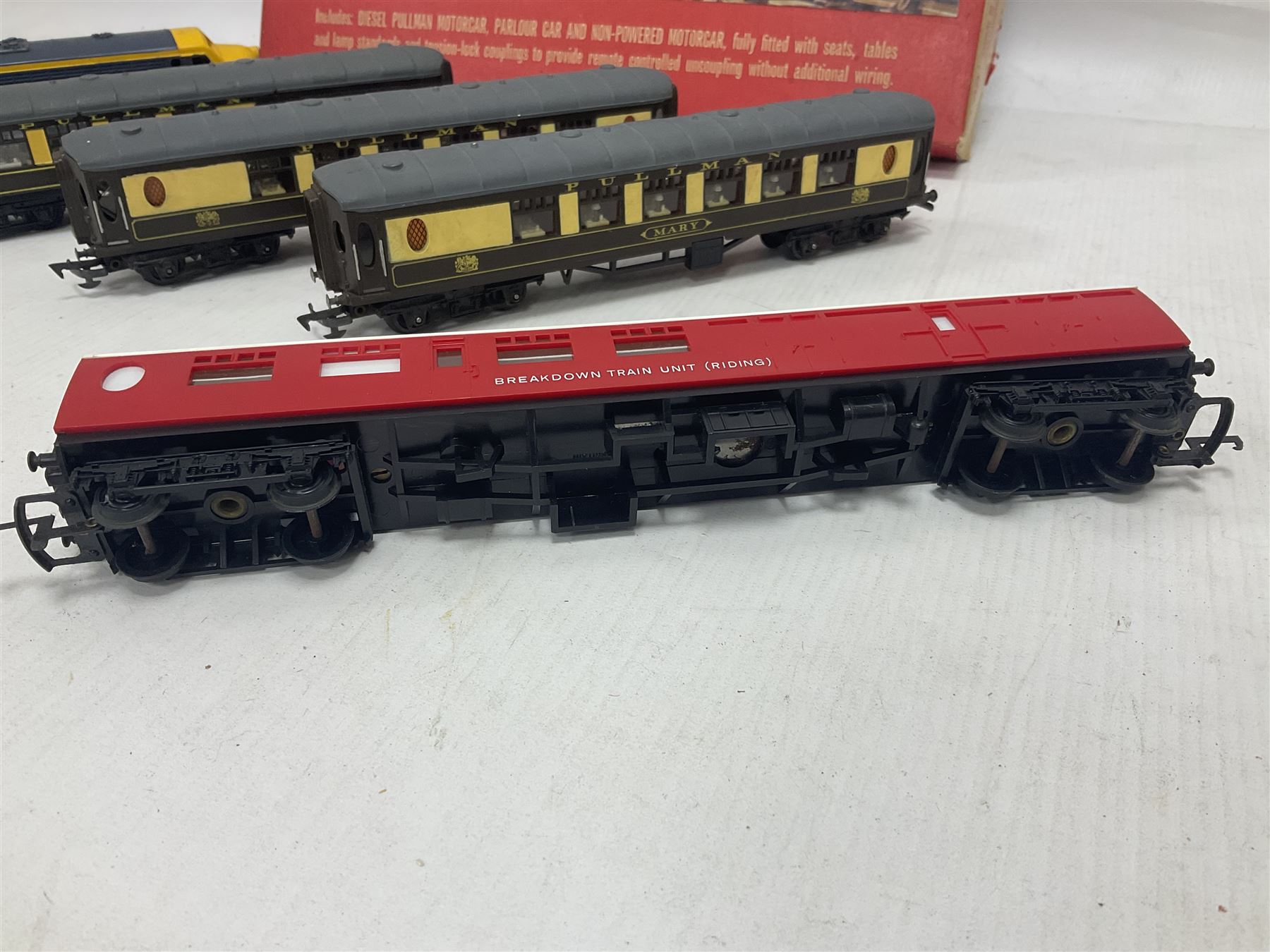 Hornby/Tri-Ang ‘00’ gauge - RS52 The Blue Pullman Electric Train Set comprising diesel pullman motorcar, parlour car and non-powered motorcar with a quantity of track; five further loose models comprising one diesel locomotive, three pullman coaches and one breakdown train unit (6) 