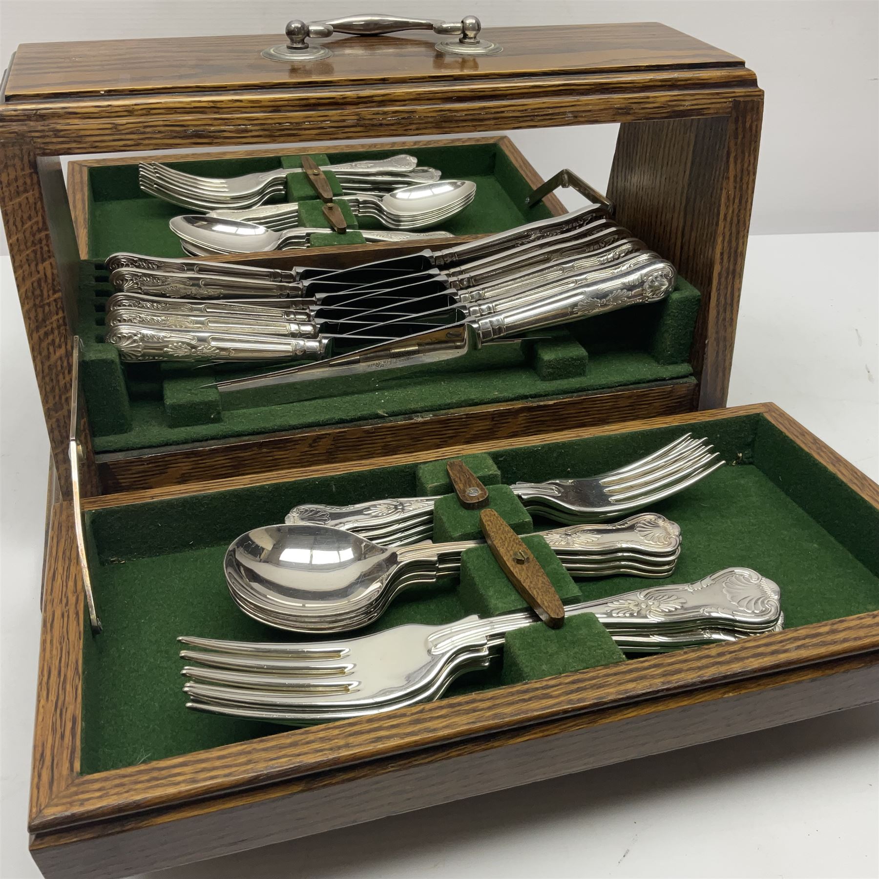 Silver plated canteen of kings pattern cutlery, house in oak canteen of trapezium form 