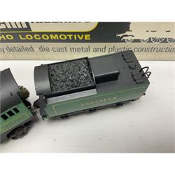 Wrenn '00' gauge - Rebuilt Bulleid Pacific 4-6-2 locomotive 'Lyme Regis' No.21C109 in SR Malachite Green; boxed with instructions