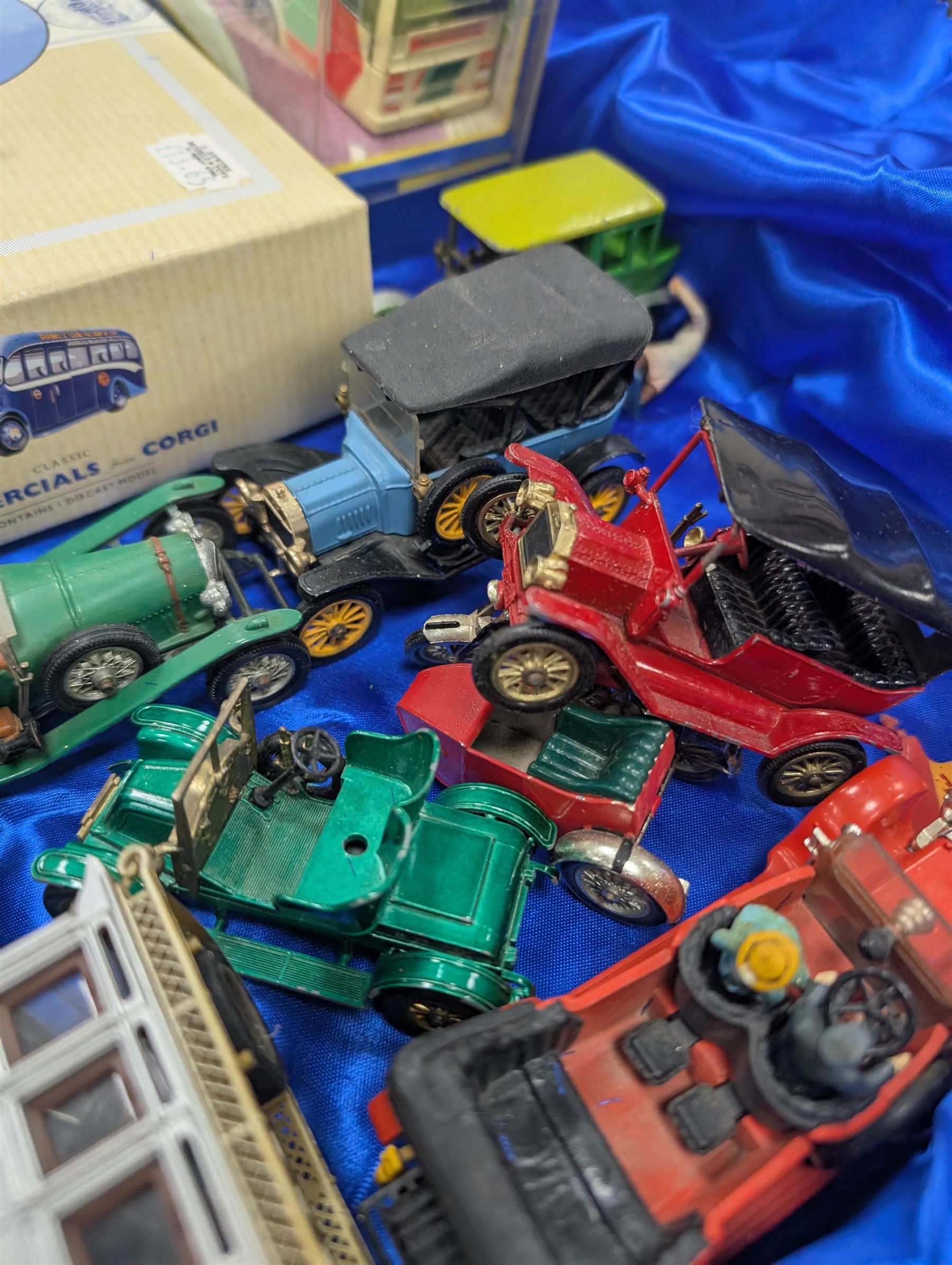 Corgi Toys diecast vehicles, including Chitty Chitty Bang Bang, Daimler, Rolls Royce 1912, Applebys Coach 91911 and a collection of other diecast vehicles