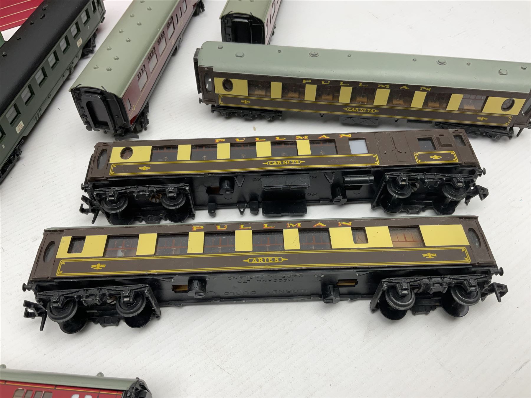 Hornby Dublo - ten passenger coaches including two Southern and four maroon BR Mk.I Passenger Coaches and four Pullman Cars (two x Aries, Car No.74 and Car No.79); together with two French SNCF HO Paris-Lille coaches; all but one unboxed (12)