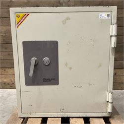 Phoenix 2000 Datacare safe, with key
