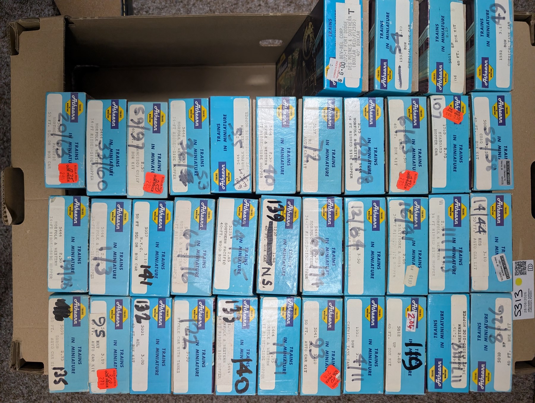 Large collection of HO scale Athearn kit built rolling stock, boxed