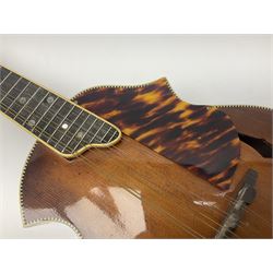 F-hole eight-string mandolin with one-piece maple back and ribs and spruce top L70cm