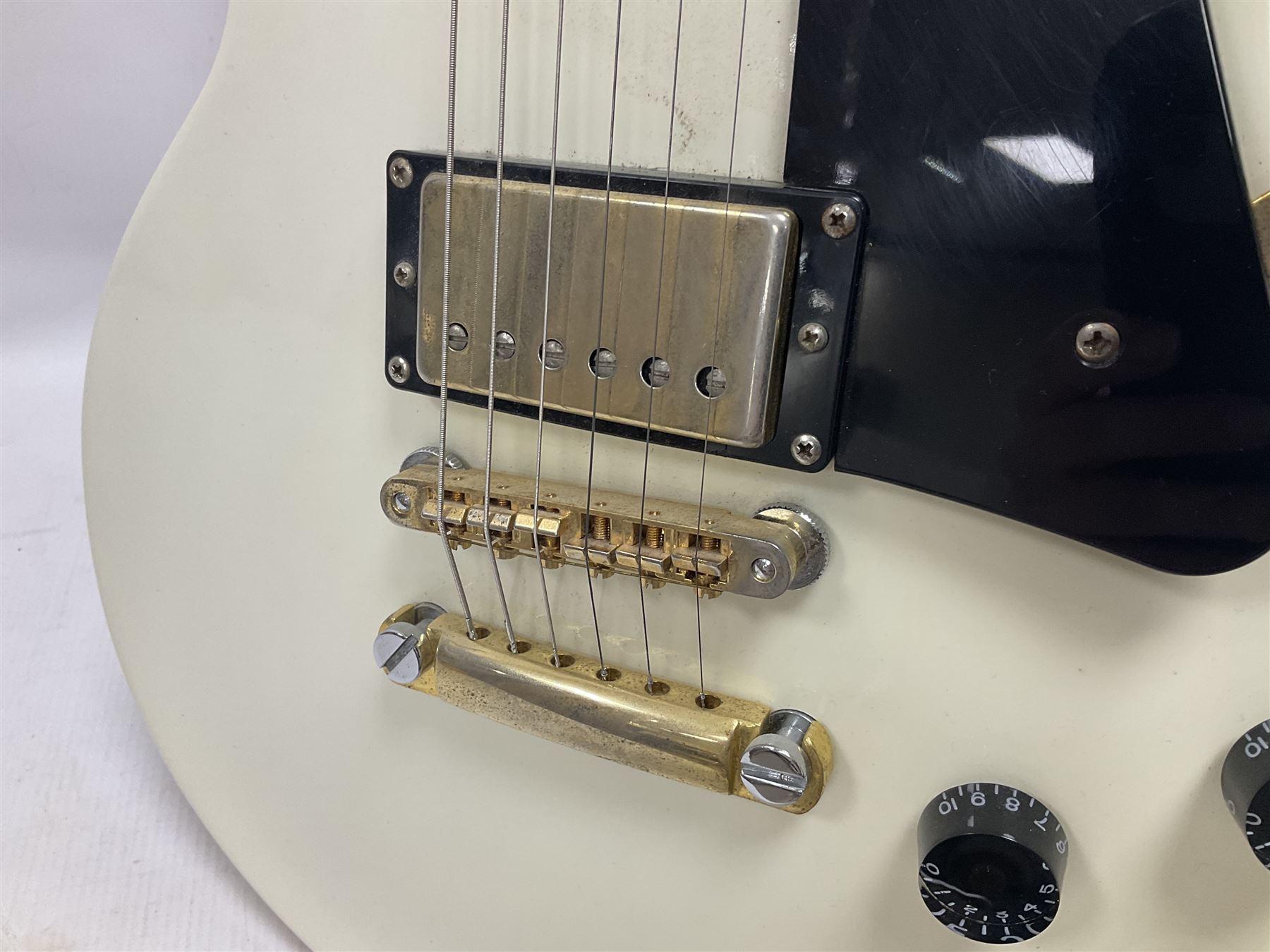 2010 Gibson Les Paul studio guitar, serial no101500537 in white finish with gold and pale green hardware, in Auden soft carry case, guitar L100cm