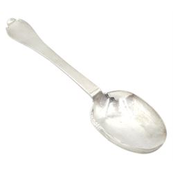 William & Mary silver Trefid spoon with rattail bowl, bottom stuck, hallmarked Thomas Hebden, Hull, circa 1689, L18.7cm, approximate weight 1.28 ozt (40 grams)
