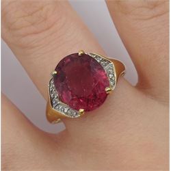 18ct gold oval pink tourmaline ring, with diamond chip shoulders, stamped 750