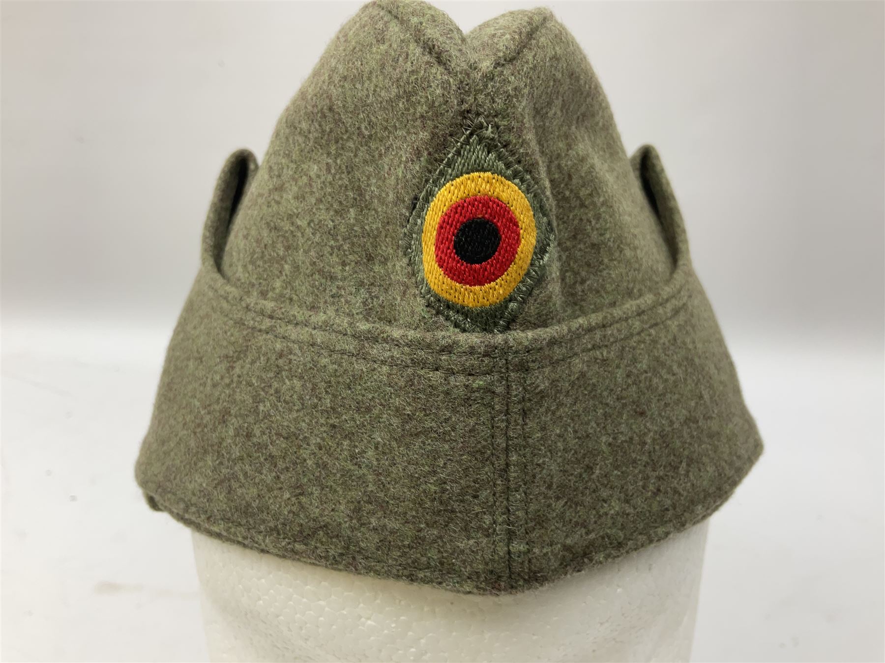 Five reproduction German WW2 hats comprising Wehrmacht olive tropical helmet, Heer officer's peaked cap, two M43 caps and Field side cap (5)
