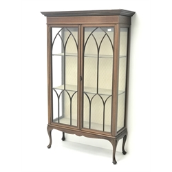  Edwardian inlaid mahogany display cabinet, two doors enclosing two lined shelves, cabriole legs on pad feet, W102cm, H168cm, D41cm  