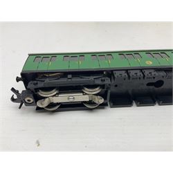 Hornby Dublo - 3-rail 3250/4150 BR (S) Electric Motor Coach with Driving Trailer 2-car EMU unit in BR green Nos.S.65326 and S.77511; Motor coach in original box with instructions and trailer unboxed (2)