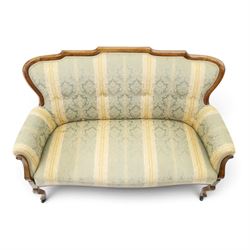 Edwardian mahogany three-piece salon suite, comprising settee and two armchairs, shaped frames with upholstered backs, scrolled arm supports and serpentine seat rails, upholstered in striped floral damask fabric, on cabriole supports with castors (Armchairs: H 96cm, W 70cm, D 68cm)