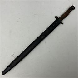 WWI British 1907 pattern bayonet, the 43cm fullered blade by Wilkinson with various marks to the ricasso; in leather covered scabbard numbered 294 to the throat and stamped M/58 L58.5cm overall
