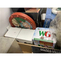 Large collection of Wallace & Gromit collectables, including four Born to Play  figures, clocks, composite figures, etc, in four boxes   