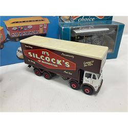 Corgi - various models both boxed and loose to include Dibnahs Choice 1 50 scale 80308, Classics 31702 and 97920, along with loose 1937 Rolls Royce 111 Sedance de Ville model, further mostly Showmans Range models and assembled fairground kits