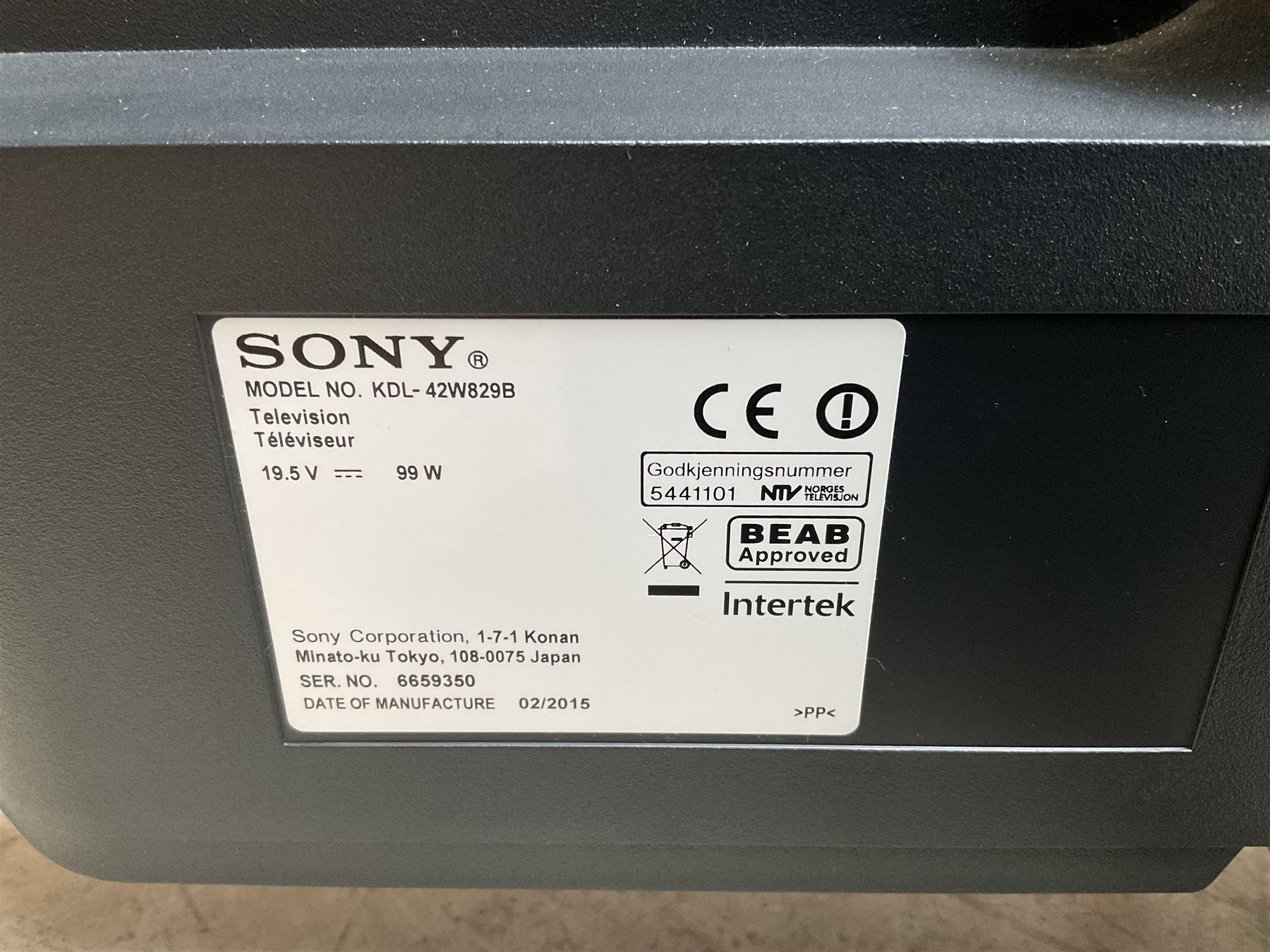 Sony KDL-42W829B Bravia television and remote control