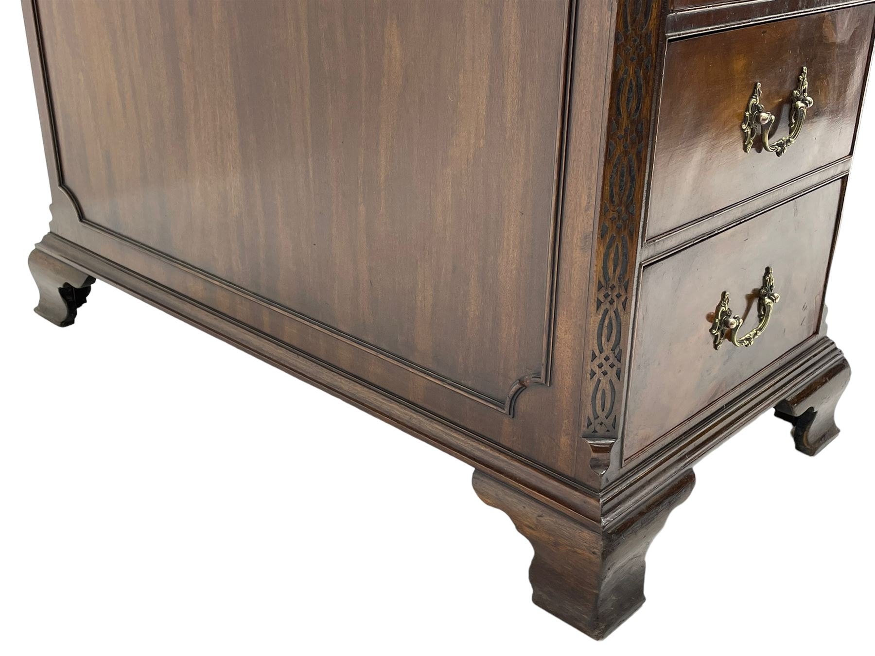 Large Georgian design mahogany twin pedestal partner's desk, moulded rectangular top with canted corners and inset leather writing surface, fitted with nine drawers and two cupboards, the pedestals with canted uprights decorated with blind fretwork, on ogee bracket feet