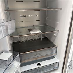 Hisense American style fridge freezer, fitted with double fridge doors and two freezer drawers, model no.  BCD-454WP2NF1R1/HC4