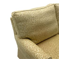 Multi-York - two-seat traditionally shaped sofa, upholstered in oak leaf and acorn patterned fabric