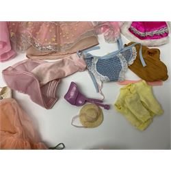Sindy - ten 1980s 033055X dressed fashion dolls; together with a quantity of loose clothing, shoes and other accessories