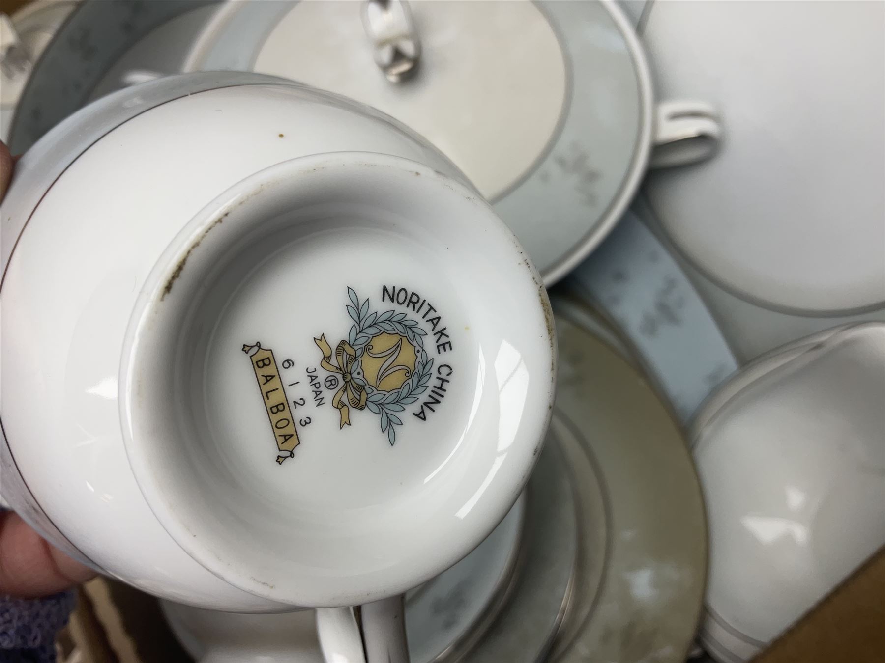 Japanese tea wares, Noritake  tea and dinner wares, cigarette cards, pewter tankard and two glasses in two boxes