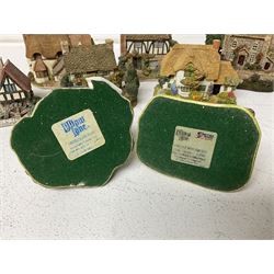 Twenty one Lilliput Lane models, including Blue Boar, Derwent-Le-Dale, Garden Guests and Chocolate Box Cottage, etc, some with deeds and boxes 