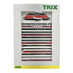 Trix Minitrix 'N' gauge - No.11435 Zug-Set Lok101 six-car passenger set; boxed