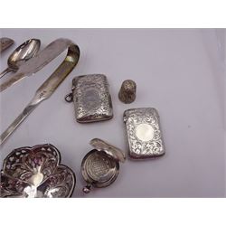 Group of silver, comprising sovereign holder, two vesta cases, bon bon dish, thimble and flatware, all hallmarked 