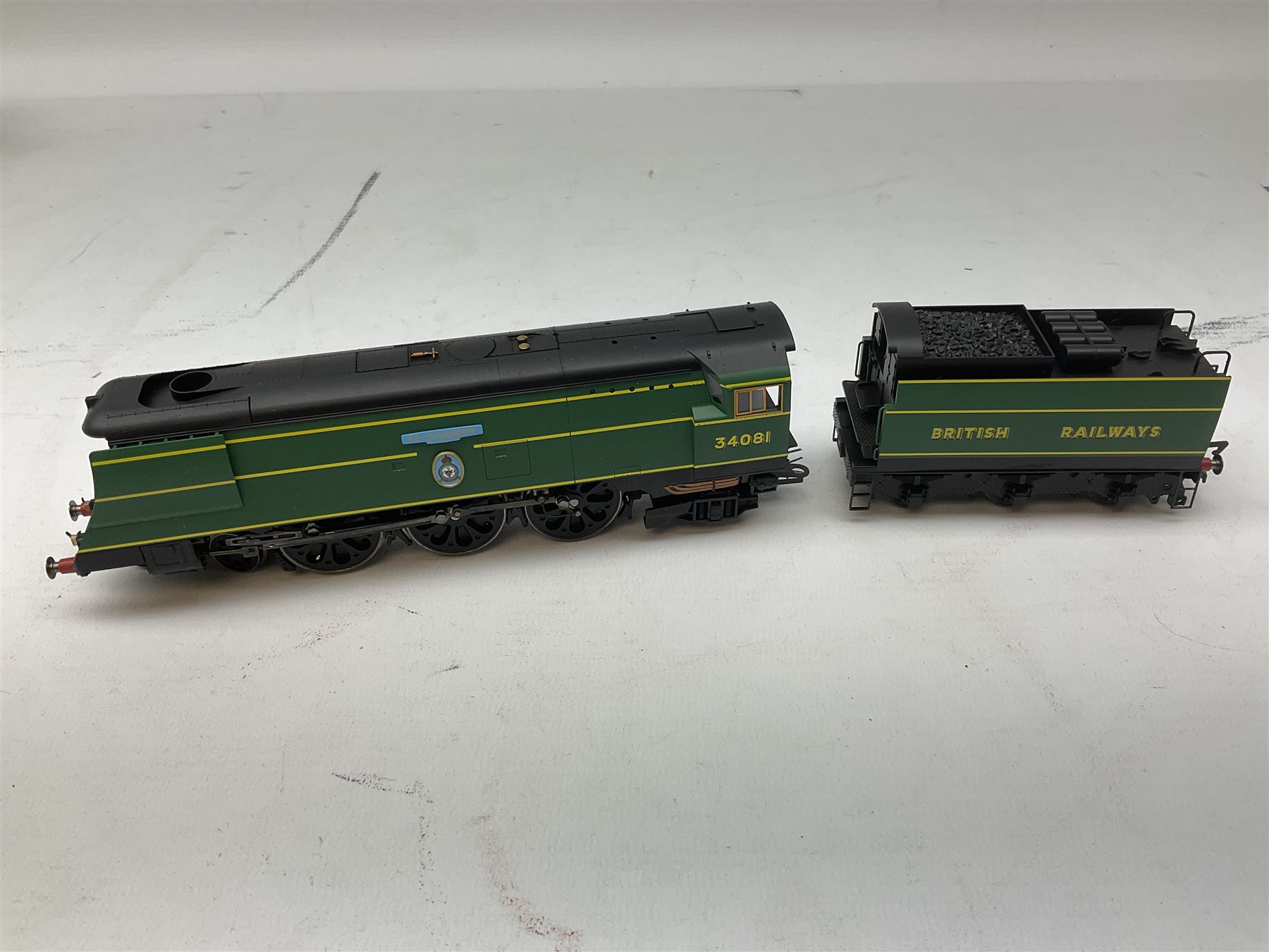 Hornby '00' gauge - Battle of Britain Class 4-6-2 locomotive '92 Squadron' No.34081; and Class 9F 2-10-0 locomotive No.92239 with weathered finish; both boxed (2)