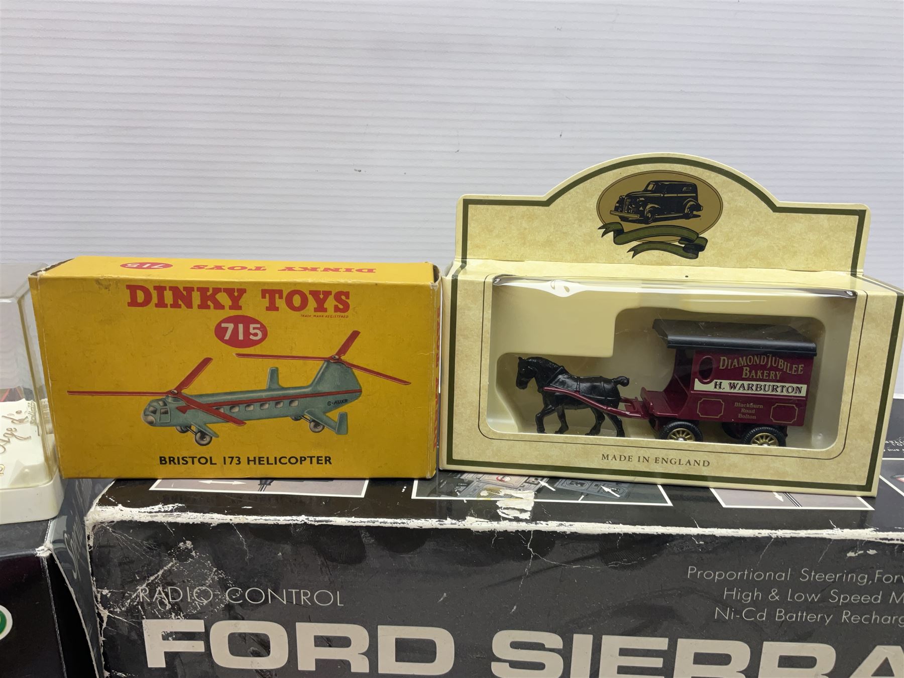 Quantity of model cars to include Atcomi radio control Ford Sierra XR4i, Maisto 1:18 scale Volkswagen Export Sedan, Corgi Tom & Jerry cars, Lledo, Dinky, Matchbox etc, boxed and loose 