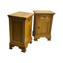 Frank Hudson - contemporary pair of light oak bedside cabinets, each with moulded rectangular top over single drawer above cupboard door with arched panel, on a moulded plinth base with bracket feet