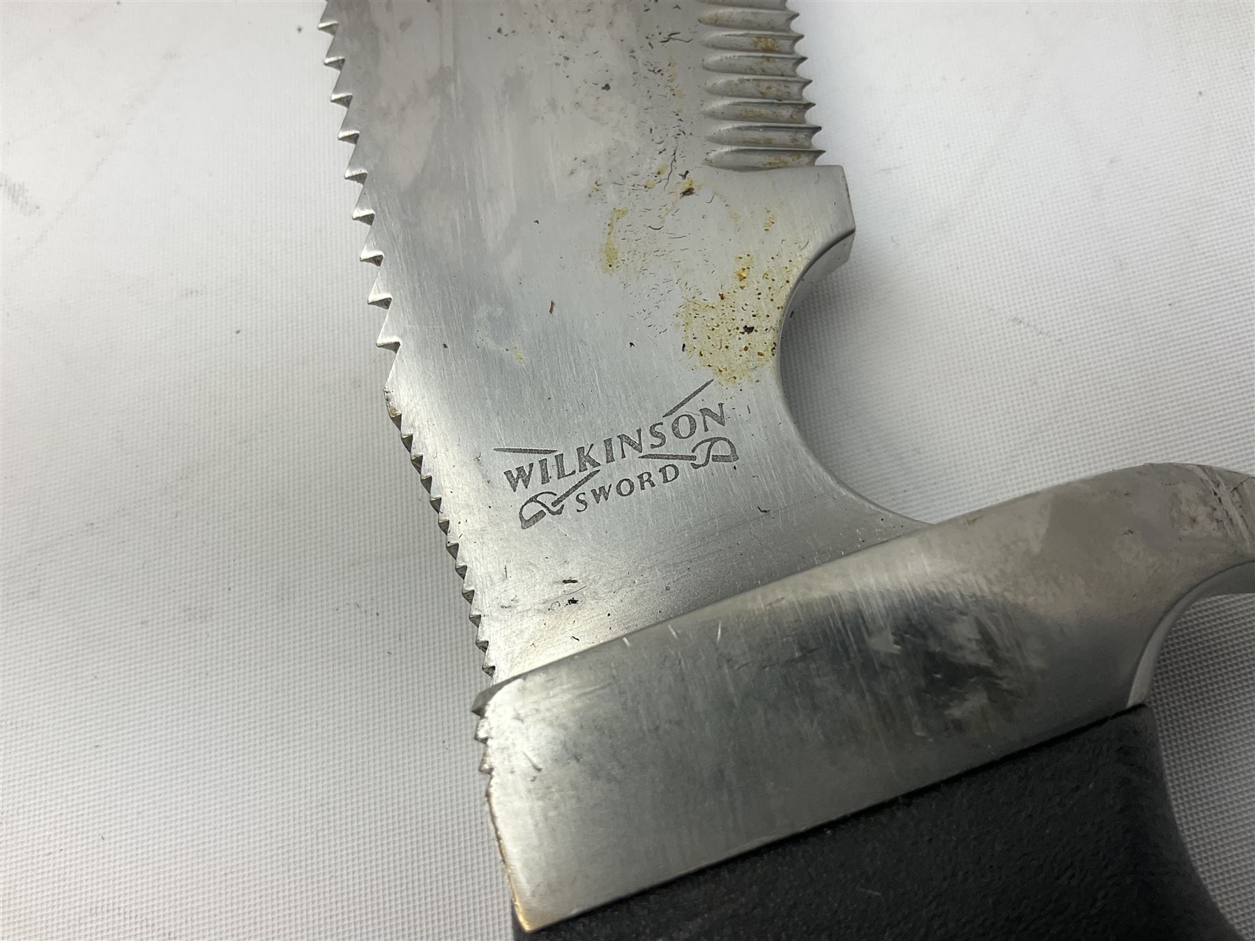 Wilkinson Sword Ray Mears type survival knife with 18cm steel saw-back blade and hard plastic sheath L35cm overall
