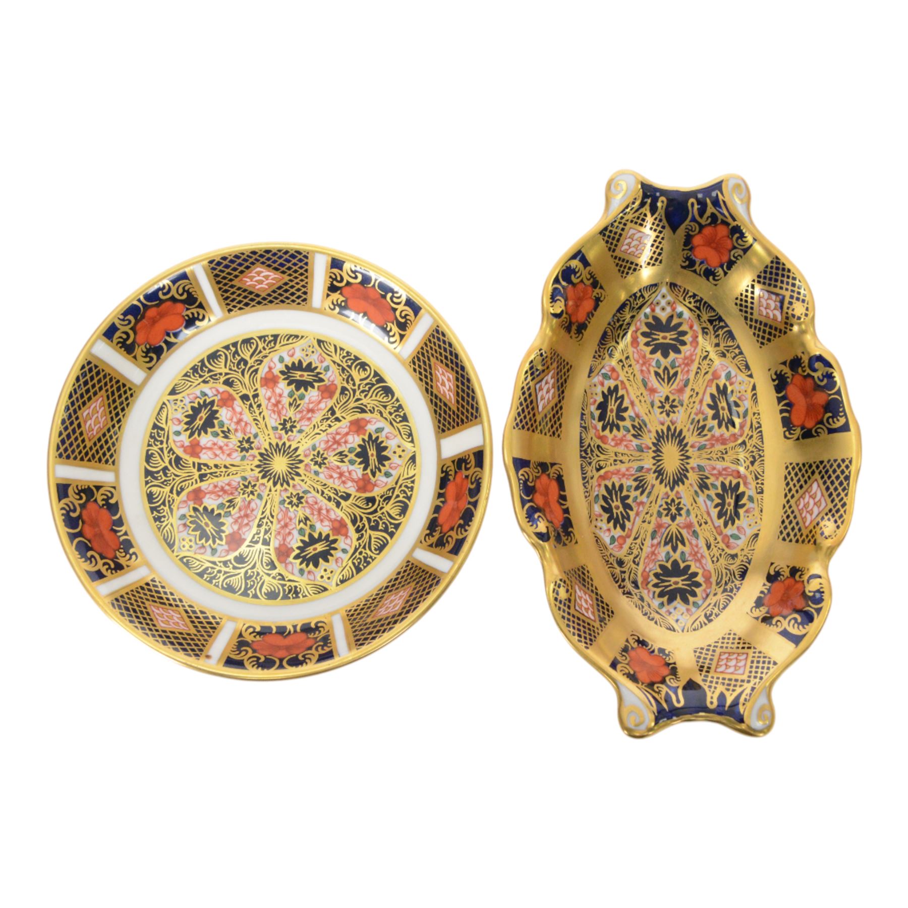 Royal Crown Derby imari pattern 1128, five trinket dishes and a trinket box 