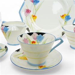 Paragon Art Deco Tulip pattern tea wares, c.1930, comprising five teacups, six saucers, five cake plates, milk jug, sugar basin and serving dish