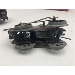 Hornby '0' gauge - No.501 clockwork 0-4-0 locomotive No.1842; boxed; No.501 Tender; boxed; No.101 clockwork 0-4-0 locomotive No.2270; and No.50 clockwork 0-4-0 locomotive No.60199 for spares or repair; boxed (4)