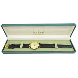 Gucci Shelly Line quartz wristwatch, gilt dial with GG logo back case, boxed
