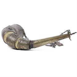 Horn powder flask, with metal mounts embossed with foliate decoration, L40cm