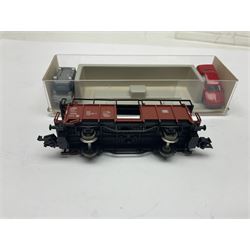Fleischmann ‘N’ gauge ‘Piccolo’ - sixteen carriages, wagons and cars comprising nos. 8051, 8052, 8055, 8064, 8119K, 8127, 8128, 8129, 8202, 8211, 8224, 8240, 8281, 8301, 8500, 9372; along with Minitrix N503 Shock Van and 13576 6 ton Mineral Wagon; boxed and loose (18) 