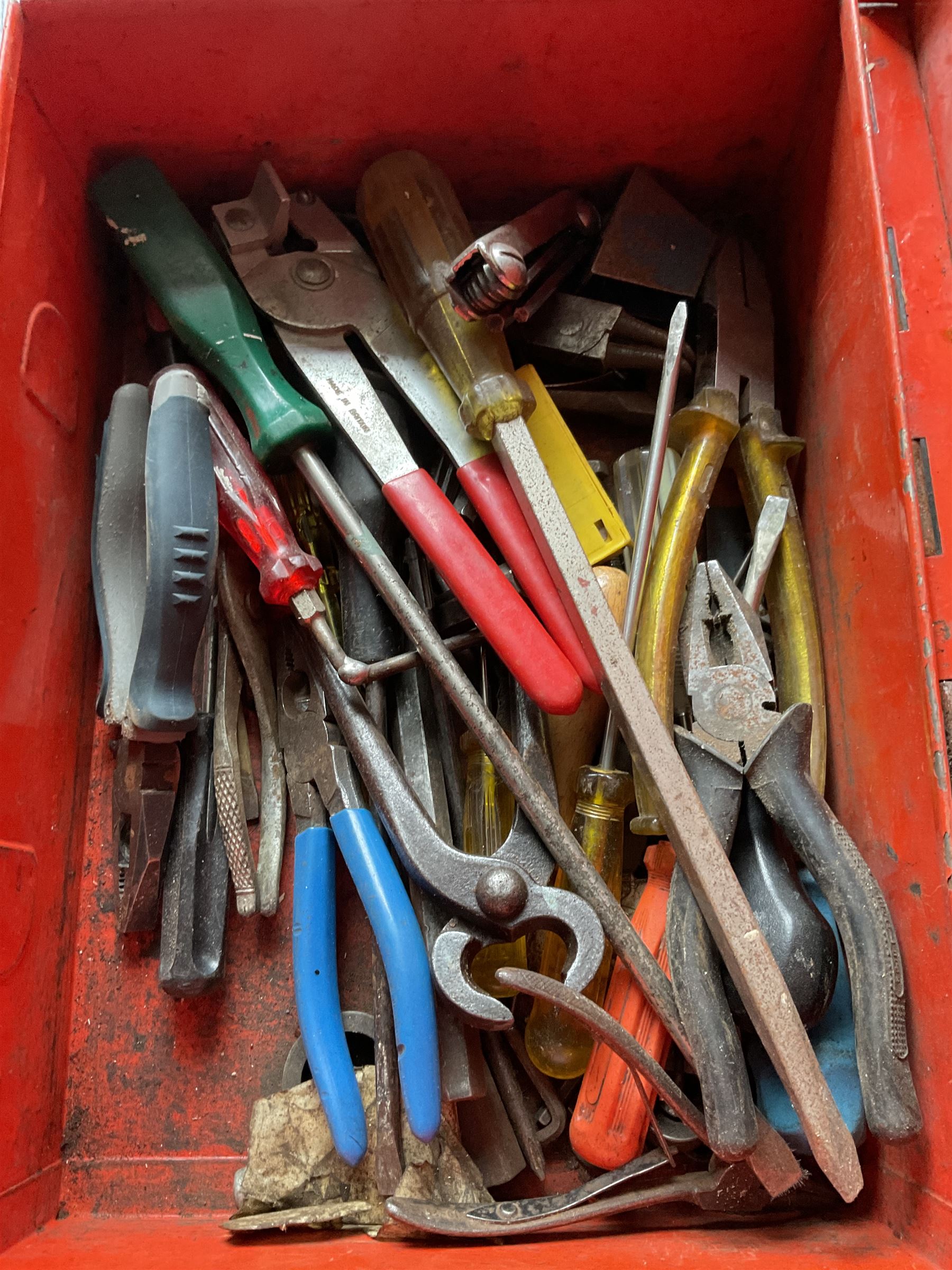 assortment of hand tools, Mitre trimmer - THIS LOT IS TO BE COLLECTED BY APPOINTMENT FROM DUGGLEBY STORAGE, GREAT HILL, EASTFIELD, SCARBOROUGH, YO11 3TX