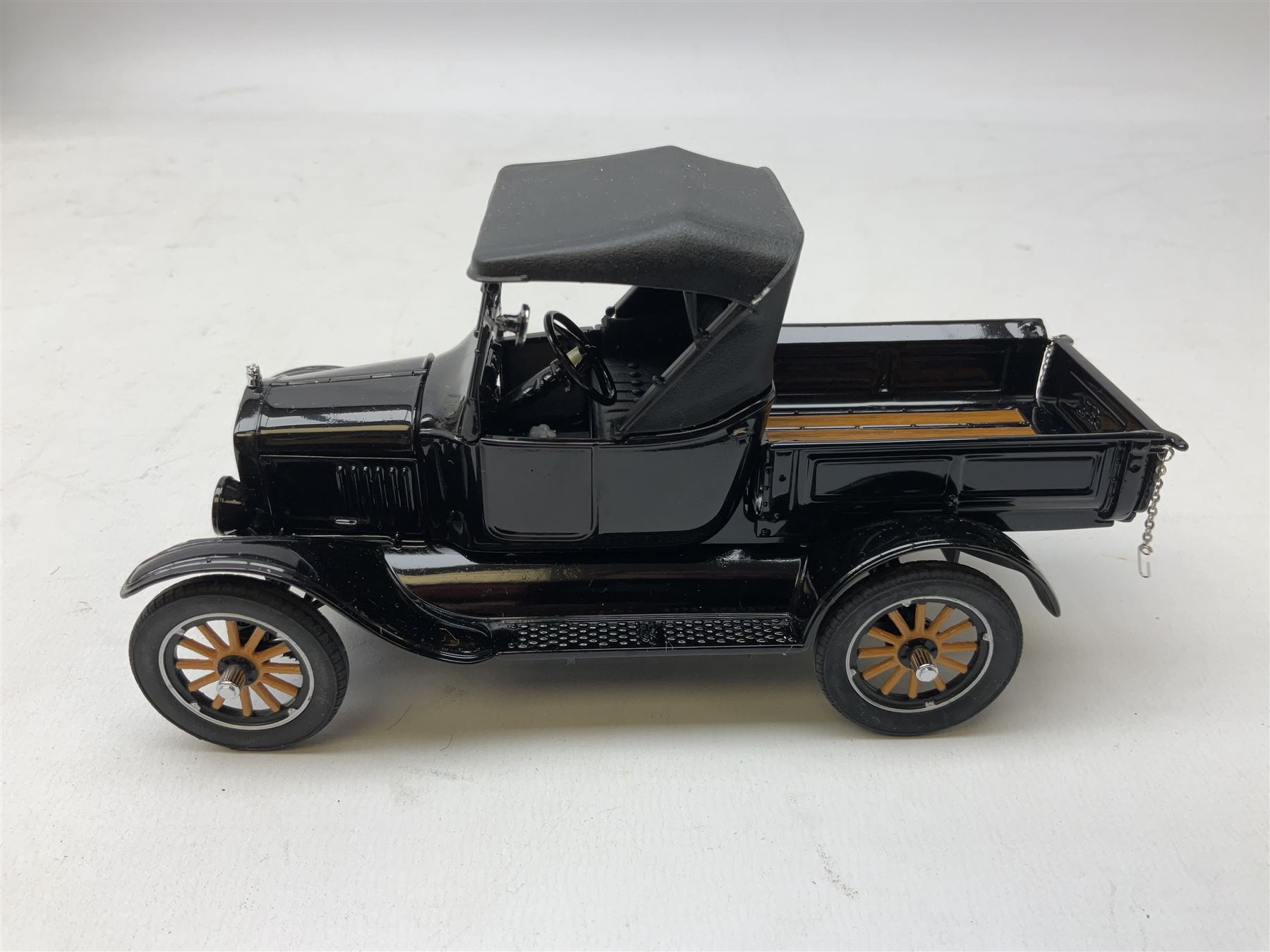 Danbury Mint diecast model - 1925 Ford Model T Runabout, with box