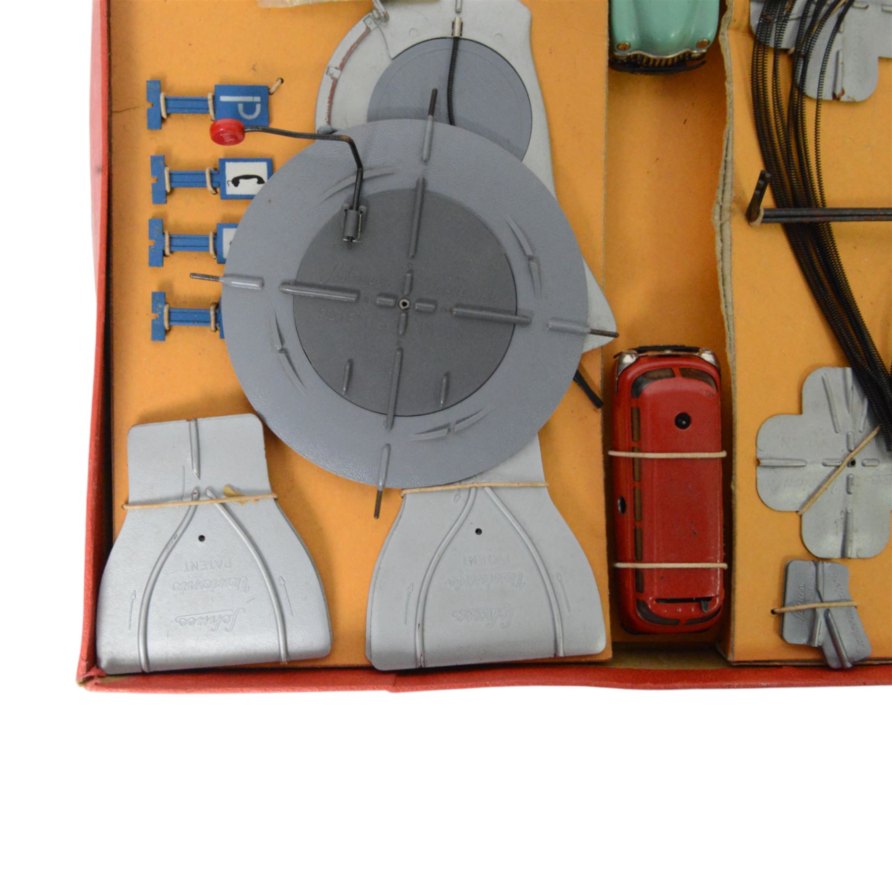 Schuco Varianto 3010 F boxed set, comprising two tinplate vehicles 3044 Varianto-Bus and 3041 Varianto-Limo, road sections, guidewires and signs, boxed