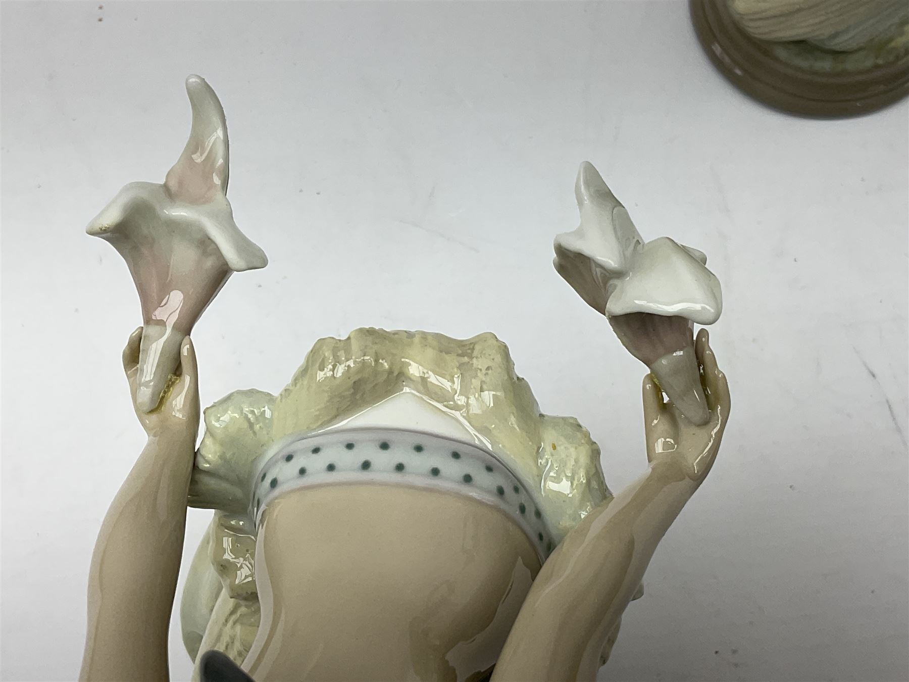 Two Lladro figures, comprising Momi no 1529 and Mahlia no 1531, both with original boxes, both year issued 1987, year retired 1989, largest example H29cm