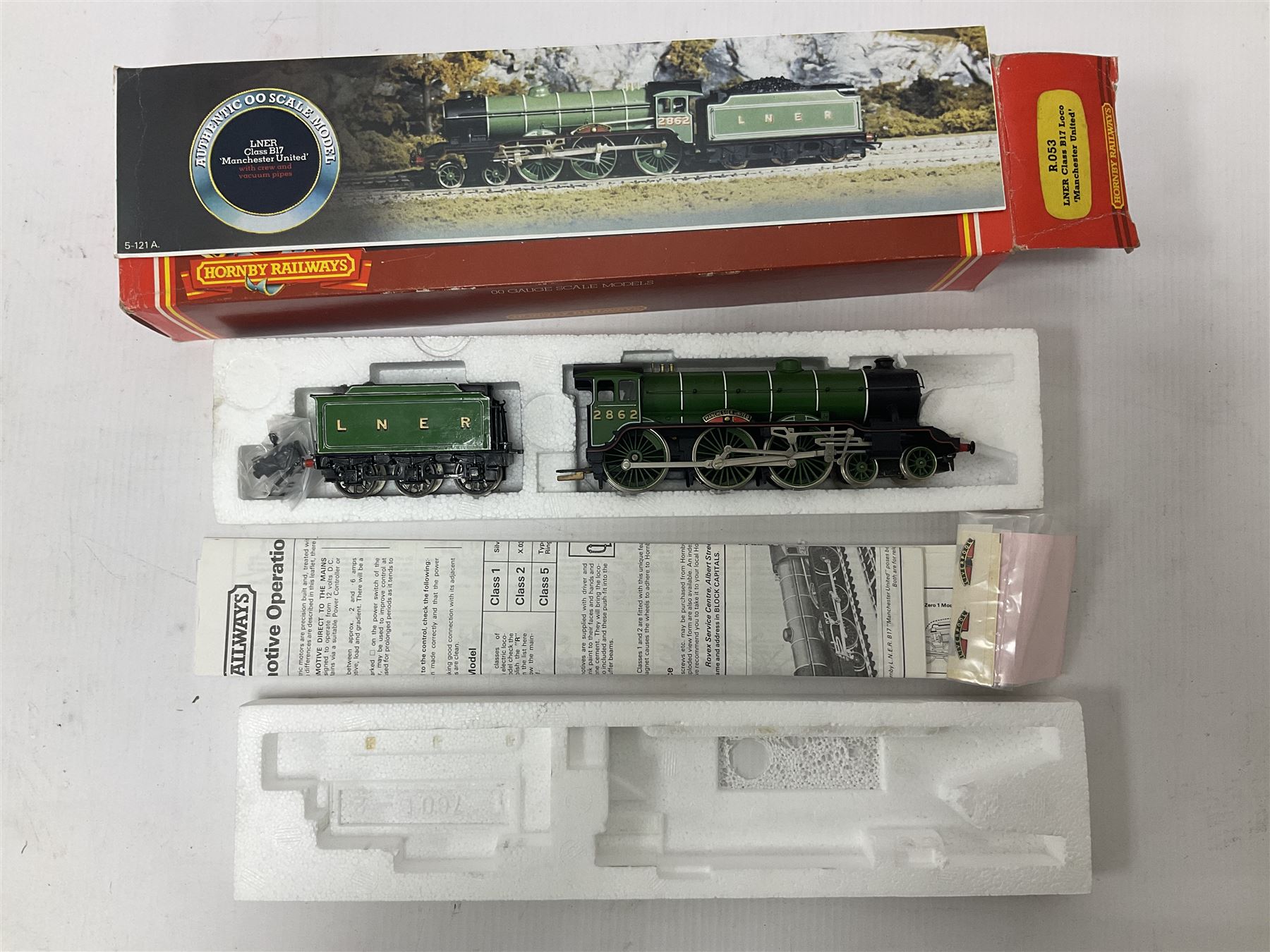 Hornby '00' gauge - Class B17 4-6-0 'Manchester United' - 22