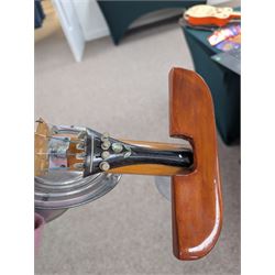 Early 20th century Stroviols Popular Model violin, with four strings and single aluminium horn