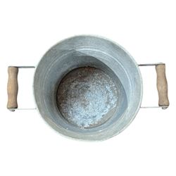 Twelve florists tubs with wooden handles, each H22cm (12)

