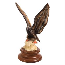 Limited Edition 'The Majestic Bald Eagle' by Ronald Van Ruyckevelt, Franklin Mint American Glory eagle figure by Ronald Van Reuykebelt, metallic bald eagle American montage and other eagle collectables, in one box