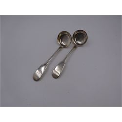 Pair of Victorian provincial silver Fiddle pattern toddy ladles, both engraved with initial W to terminal, hallmarked Thomas Sewell I, Newcastle 1850, L15cm