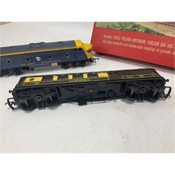 Hornby/Tri-Ang ‘00’ gauge - RS52 The Blue Pullman Electric Train Set comprising diesel pullman motorcar, parlour car and non-powered motorcar with a quantity of track; five further loose models comprising one diesel locomotive, three pullman coaches and one breakdown train unit (6) 